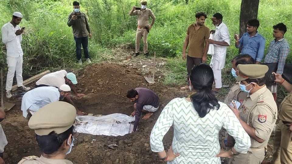 husband killed his wife by pressing her face with pillow in Hapur