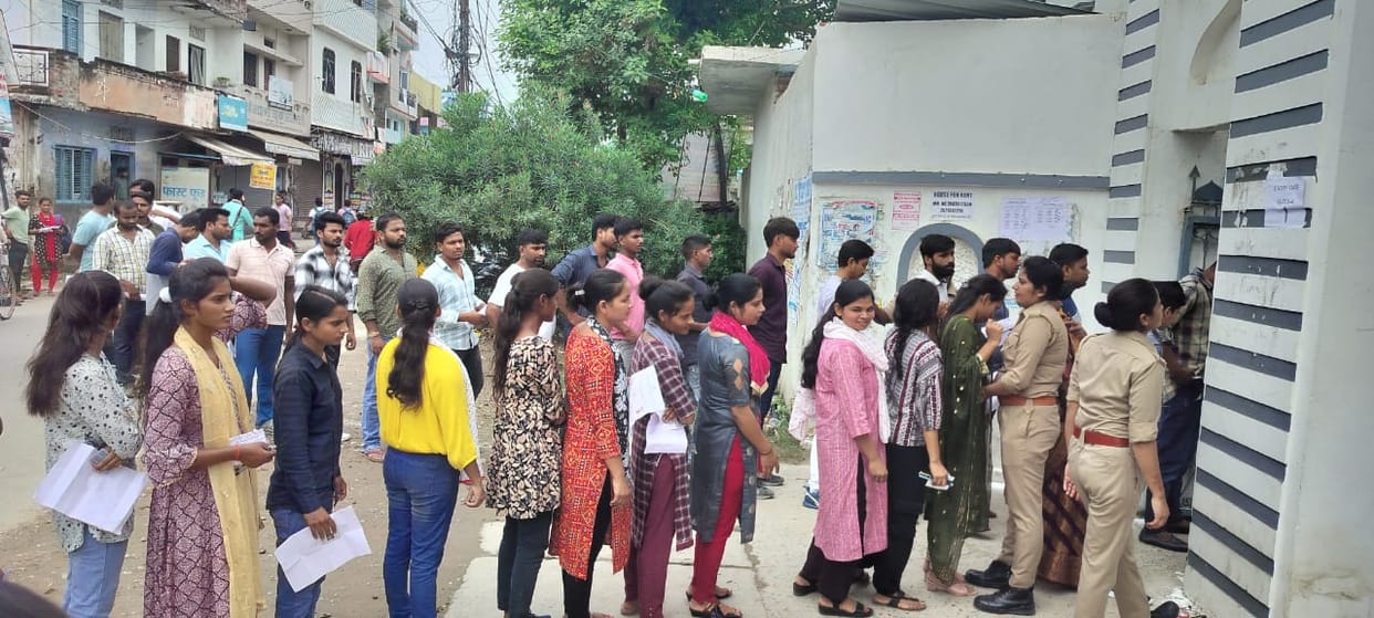 UP constable recruitment Entry for exam started in ghazipur e-KYC and biometric verification
