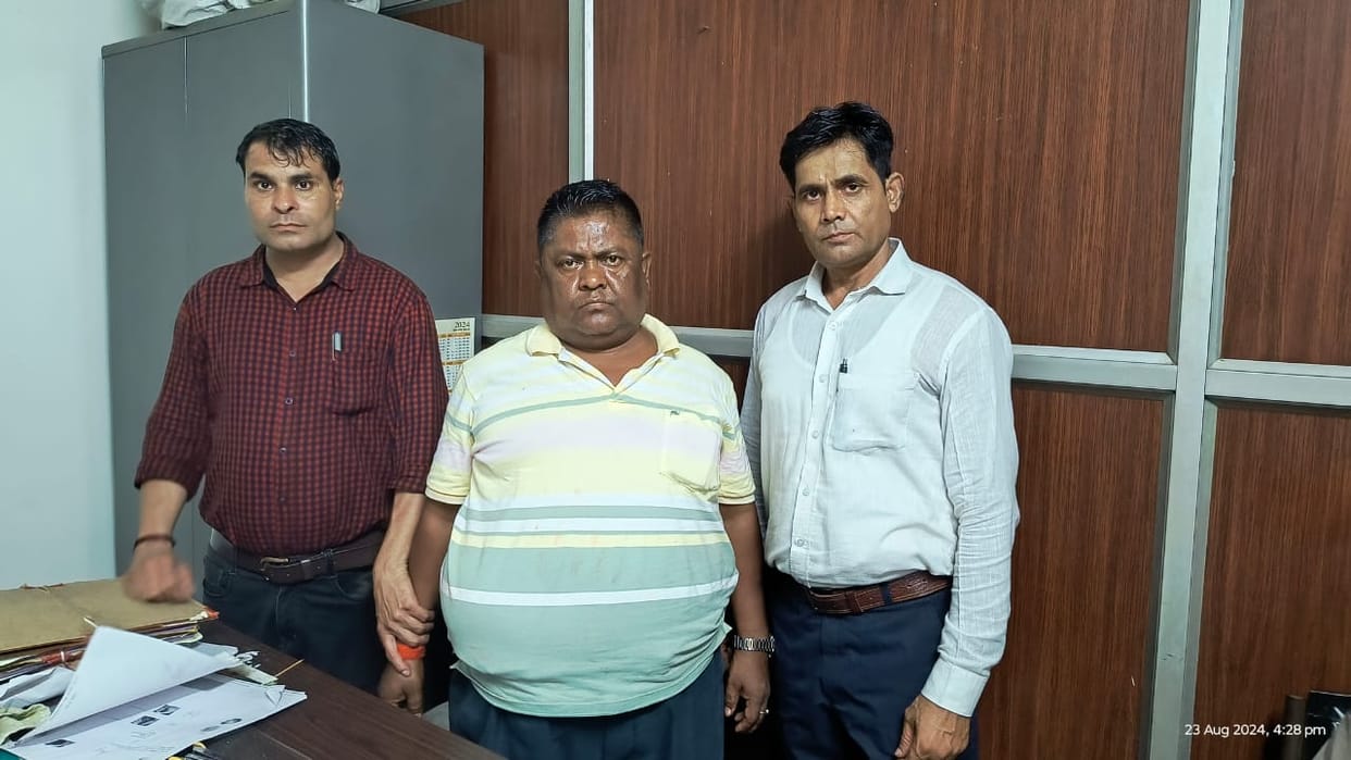 MP News: Big action by Lokayukta, Babu of BDA office caught taking bribe of Rs 40 thousand