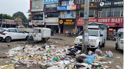 Sanitation workers on strike in Mohali protest against municipal corporation mayor and commissioner