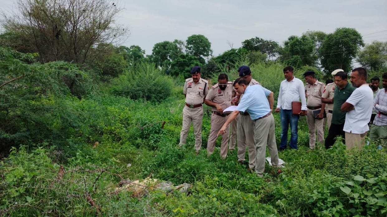 Dead body of old man was found in bushes in Fatehabad, both legs missing