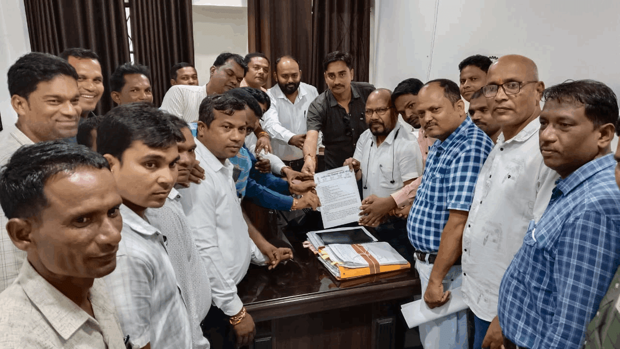 teachers organizations united and huge uproar in Bijapur over rationalization