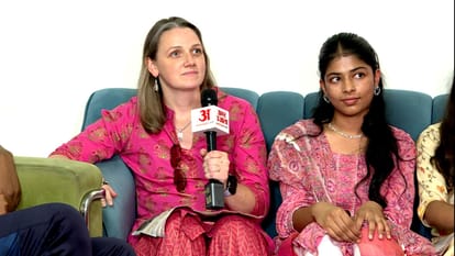 NRI Students explained the importance of Hindi, mother tongue teaches to connected with the culture