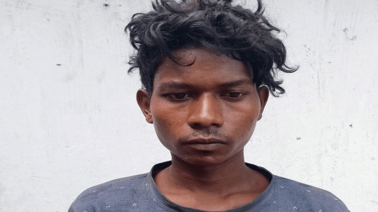 pickup driver killed by his fellow helper with an axe In Raigarh