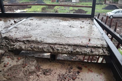 Indore News: Two inch roof was filled by welding four inch hollow angles, weak welding became the reason for t