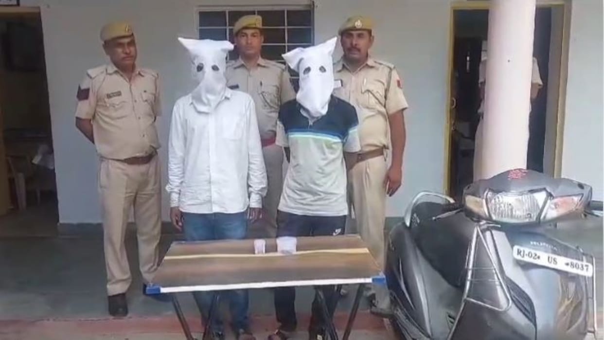 Alwar : 2 accused of chain snatching arrested, one stolen scooter also recovered, four incidents in three days