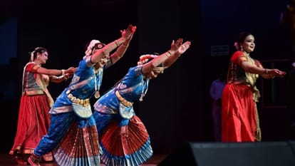Kaustubh Jayanti evening decorated with triveni of music 75 artists honored paid homage to Shiva