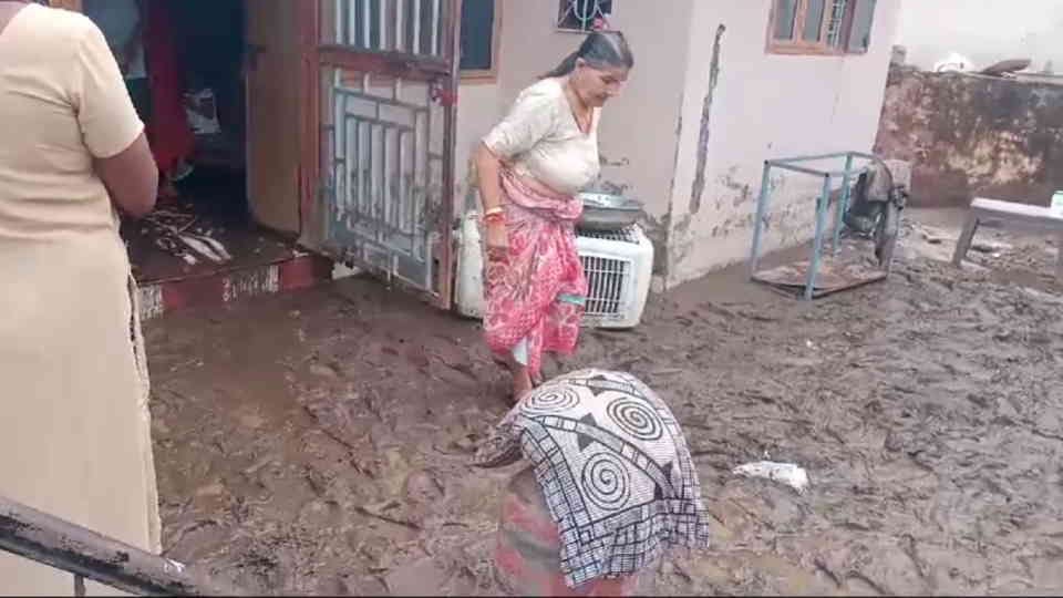 Dehradun Rainfall Tamsa river overflowed water and Debris in House waterlogging