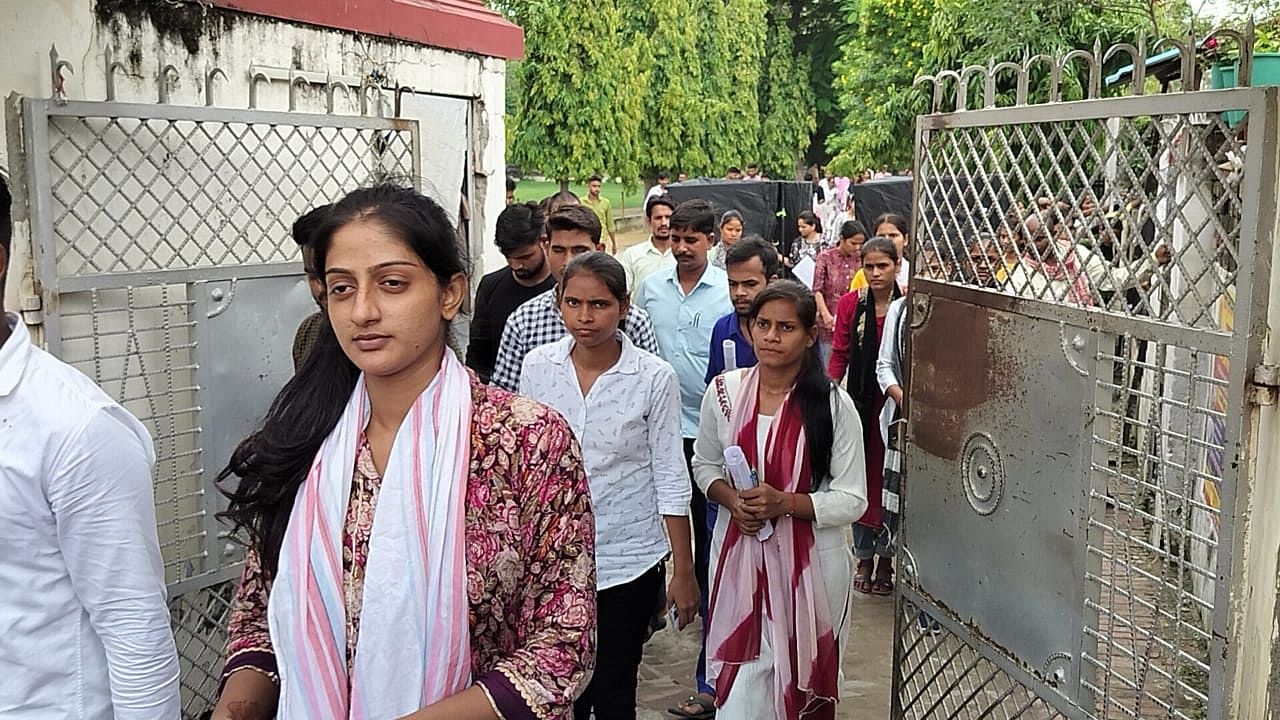 सिपाही भारती परीक्षा उत्तर प्रदेश का दूसरे दिन का अपडेट। 2 bahraich 1736fc290c6795609e790f865bff7130