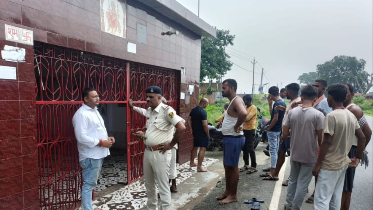 Bihar News: Anti-social elements damaged statue of Goddess Durga in Nawada, anger among villagers