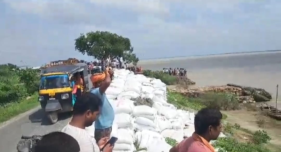 Bihar News: Boat capsized in Gandak river of West Champaran, six people drowned; SDRF search operation