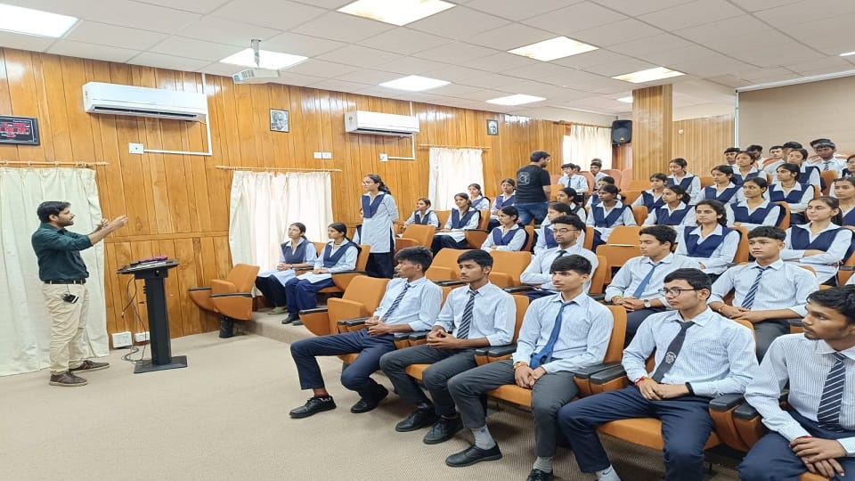 Scientists in Aries gave information about astronomy to students in nainital