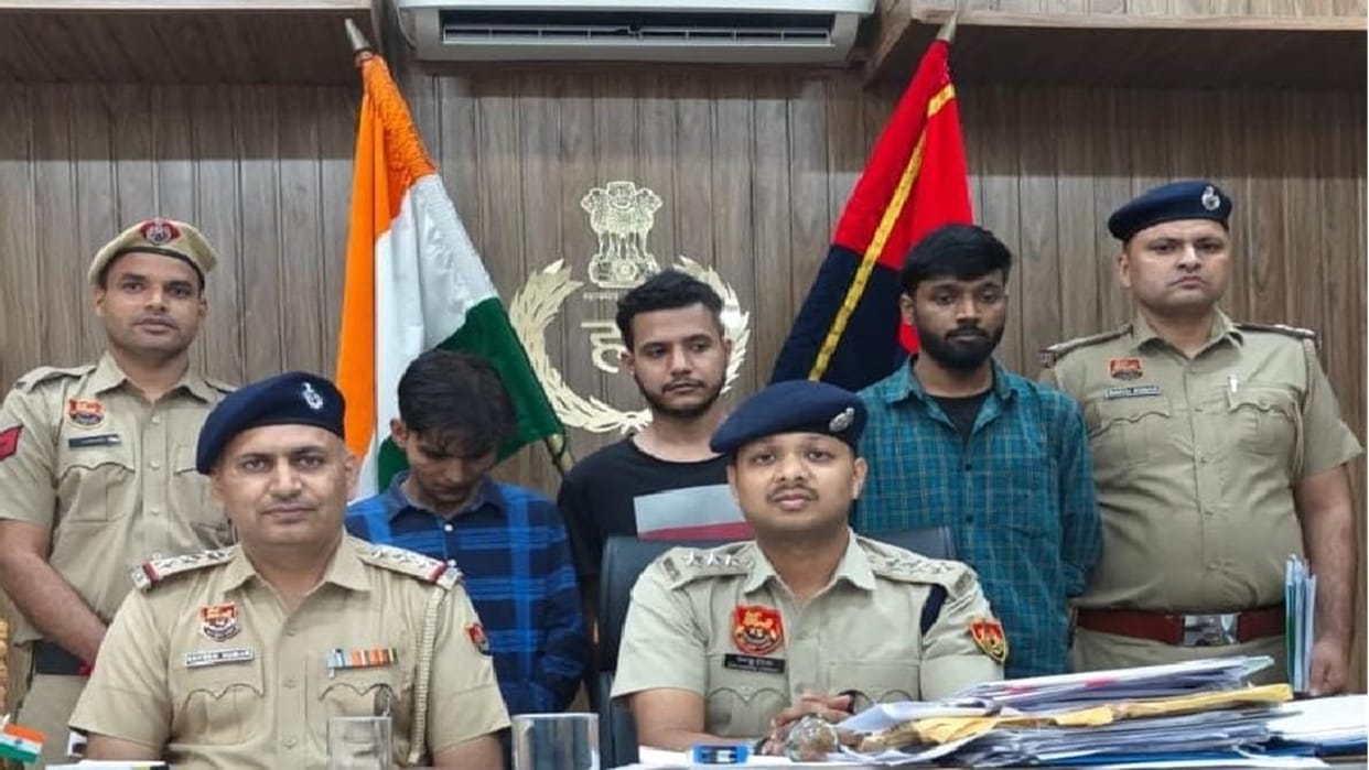 Three cyber thugs arrested for cheating people by posing as Samsung officials, police recovered their phones a
