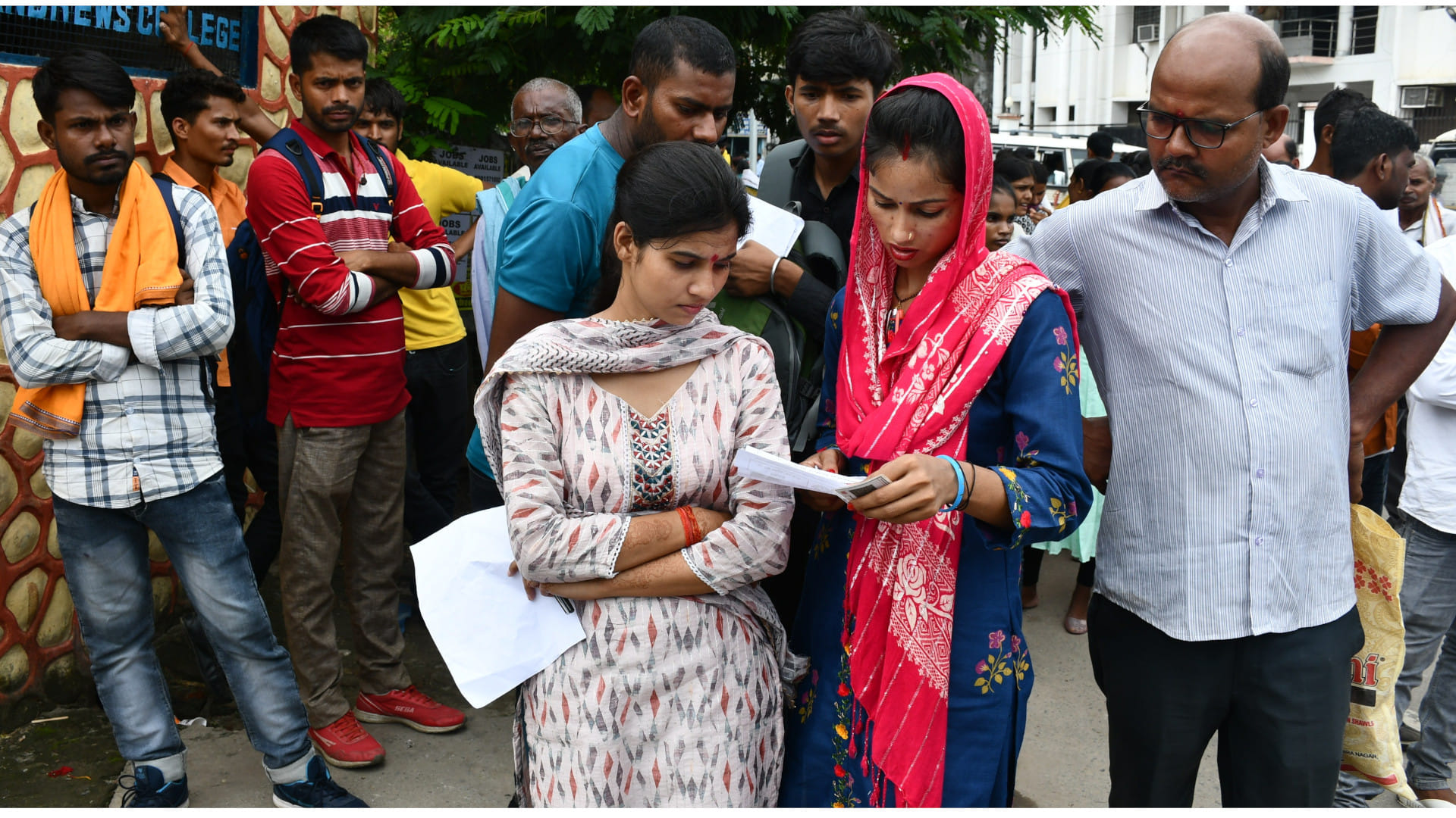 In Gorakhpur, candidate took the exam.children tested dad outside