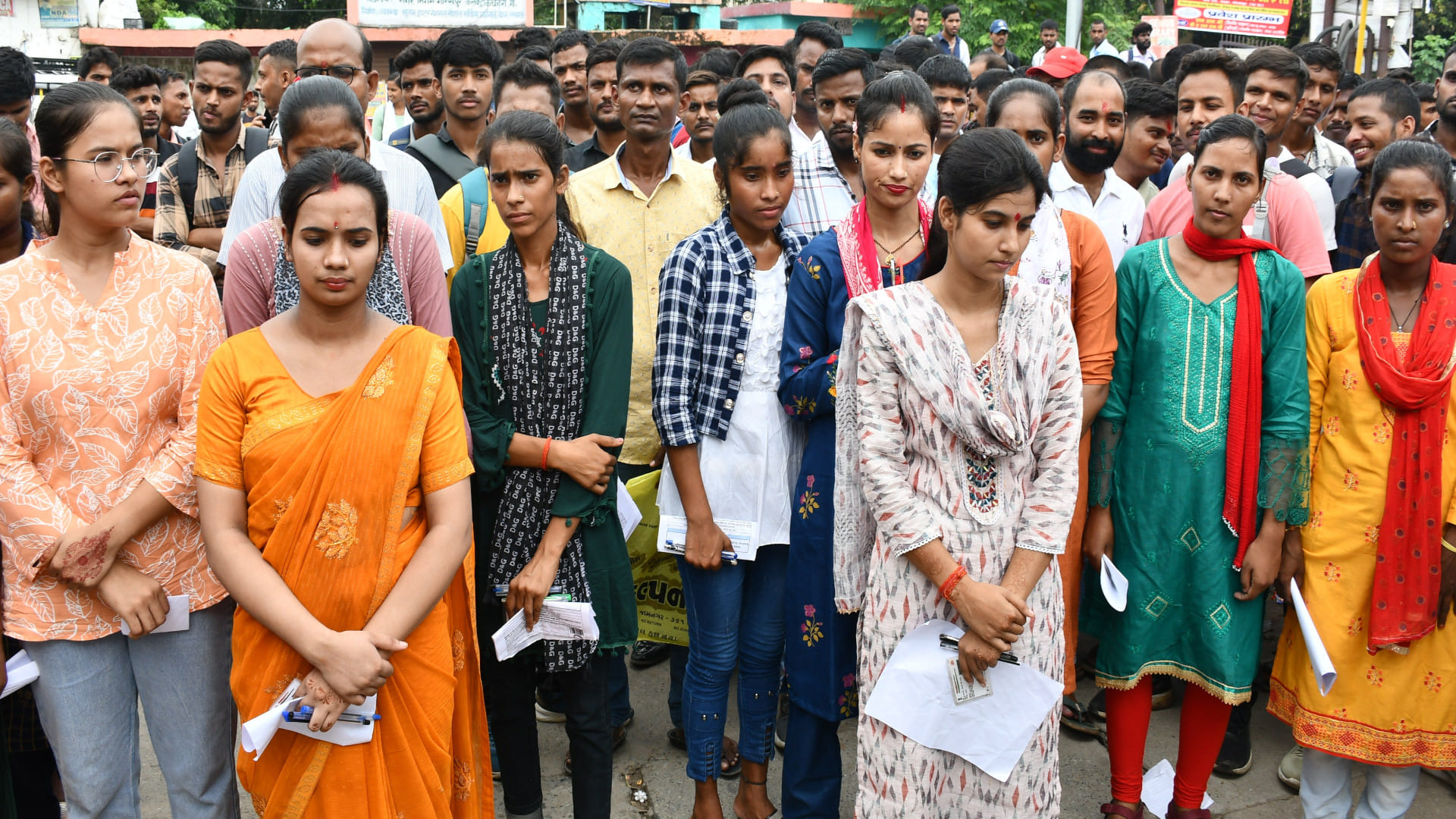 In Gorakhpur, candidate took the exam.children tested dad outside