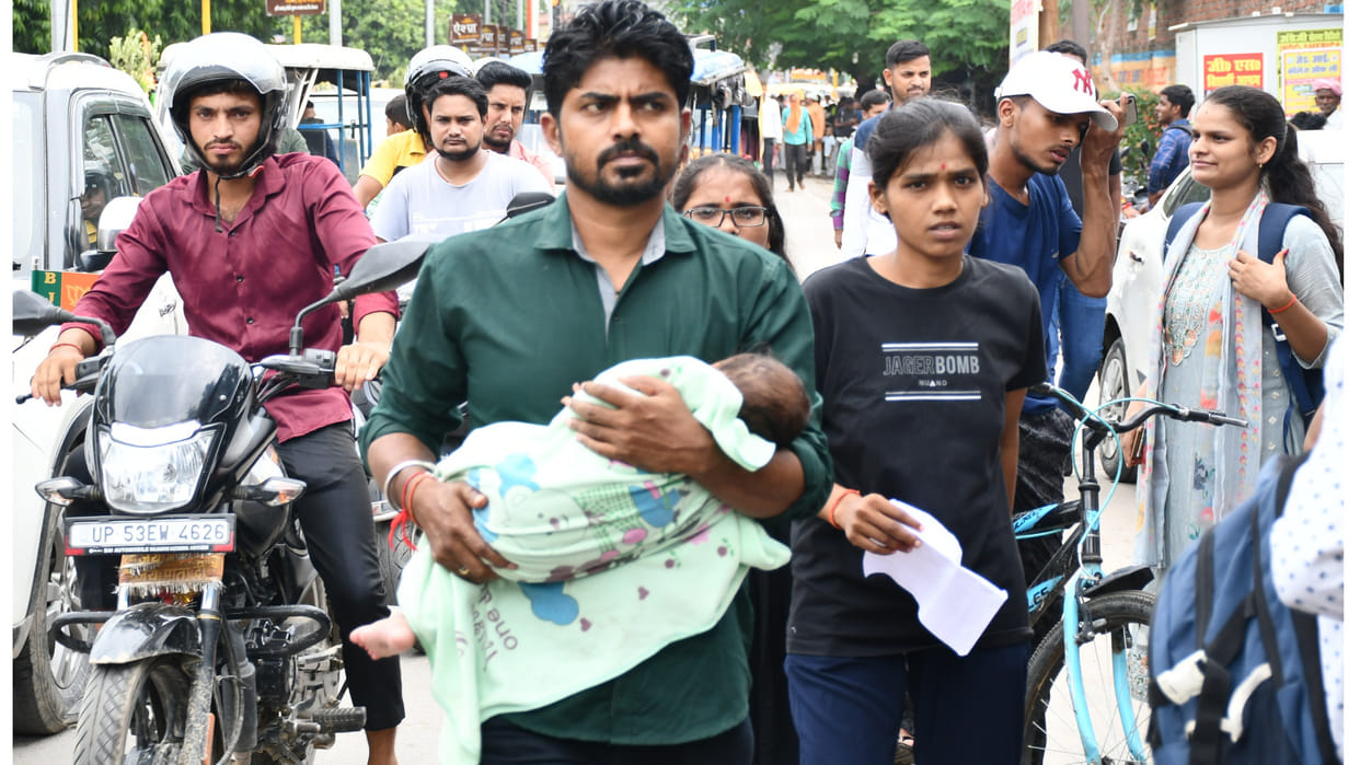 In Gorakhpur, candidate took the exam.children tested dad outside