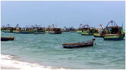 Tamil Nadu 430 mechanised boats from Rameswaram boat with 8 crew members was apprehended by Sri Lankan Navy