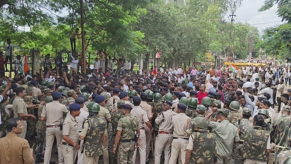 CG Congress Protest Opposition to arrest of Devendra Yadav Congress demonstrations across state