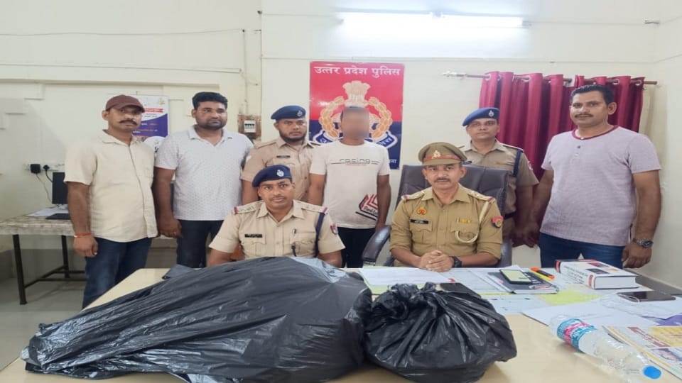 Such a thing was hidden inside the cricket bat policemen were shocked to see it