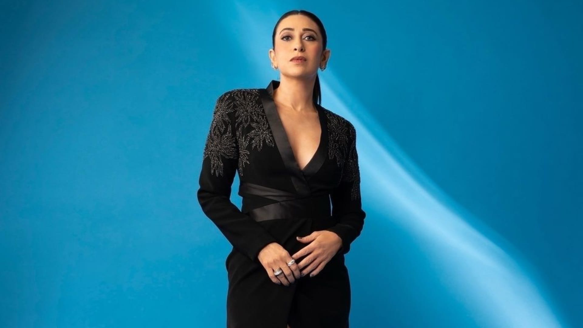 Karisma Kapoor shared experience of shooting on her time said there is no vanity vans for changing dress