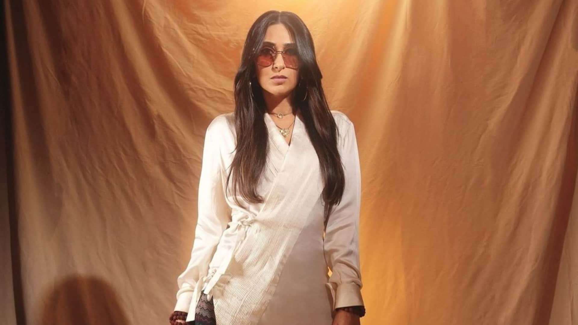 Karisma Kapoor shared experience of shooting on her time said there is no vanity vans for changing dress