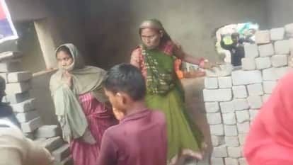 MP News There was ruckus in Satna due to breaking of wall of temple women arrived with crowbars and hammers