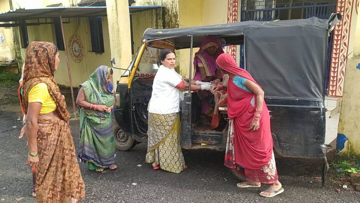Sagar Janani Express left pregnant woman writhing pain delivery while she was being taken in private auto