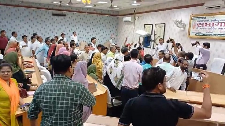 Uproar over Aligarh Municipal Corporation Board executive elections