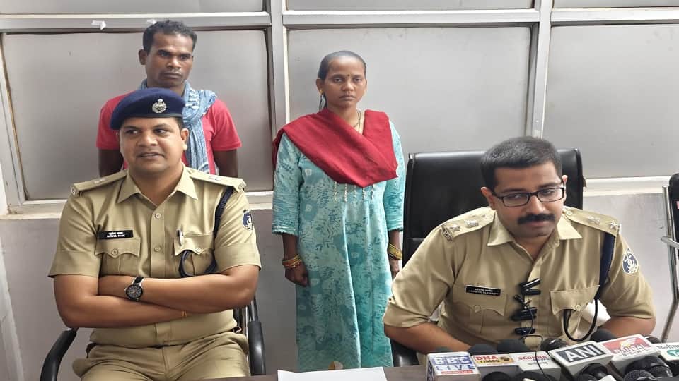 नक्सली पति-पत्नी ने किया सरेंडर