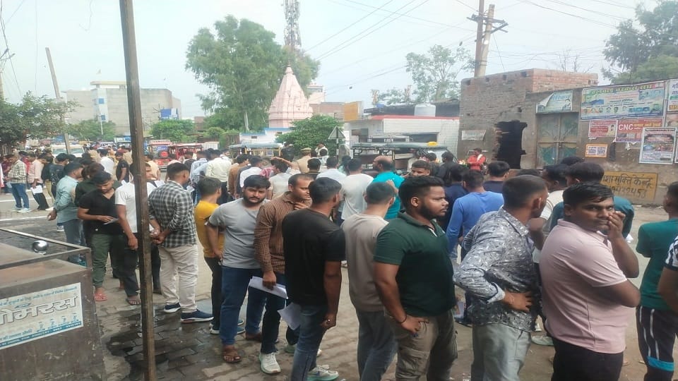 UP Police Recruitment Exam 2024: Candidates reached the centers in Etah at 6 am entry started from 8 am