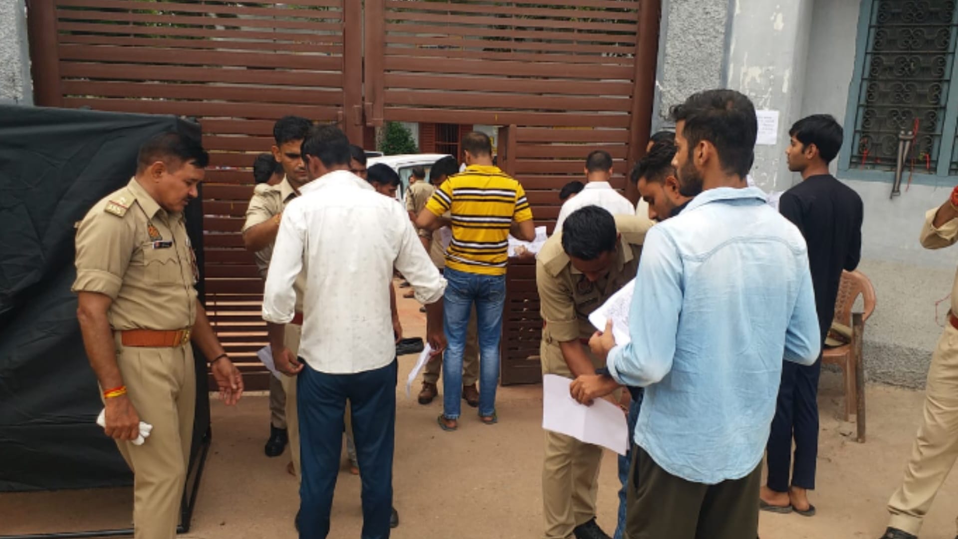 Constable recruitment exam Day two: Entry after intensive checking, Monitoring by drone