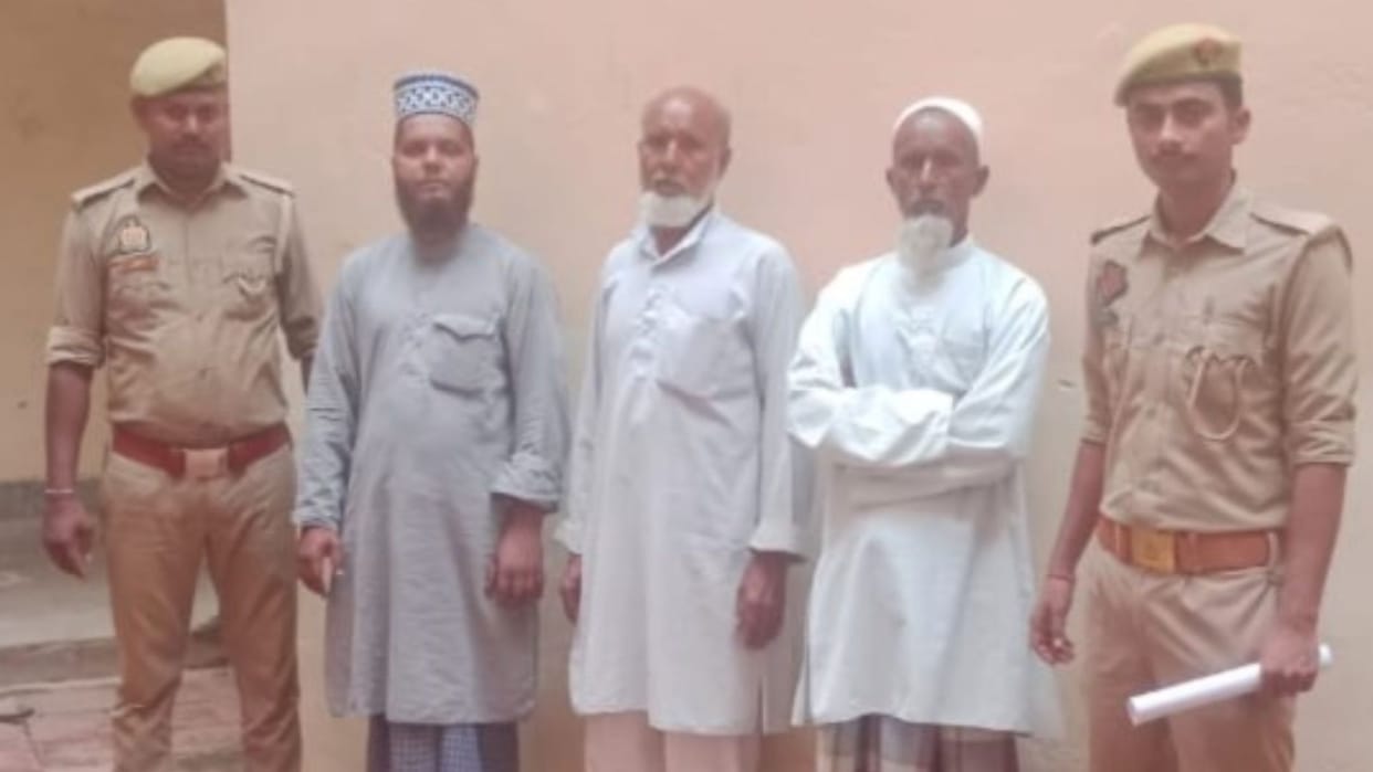 Controversy escalated over teaching Urdu and Arabic in school miscreants blocked road three arrested
