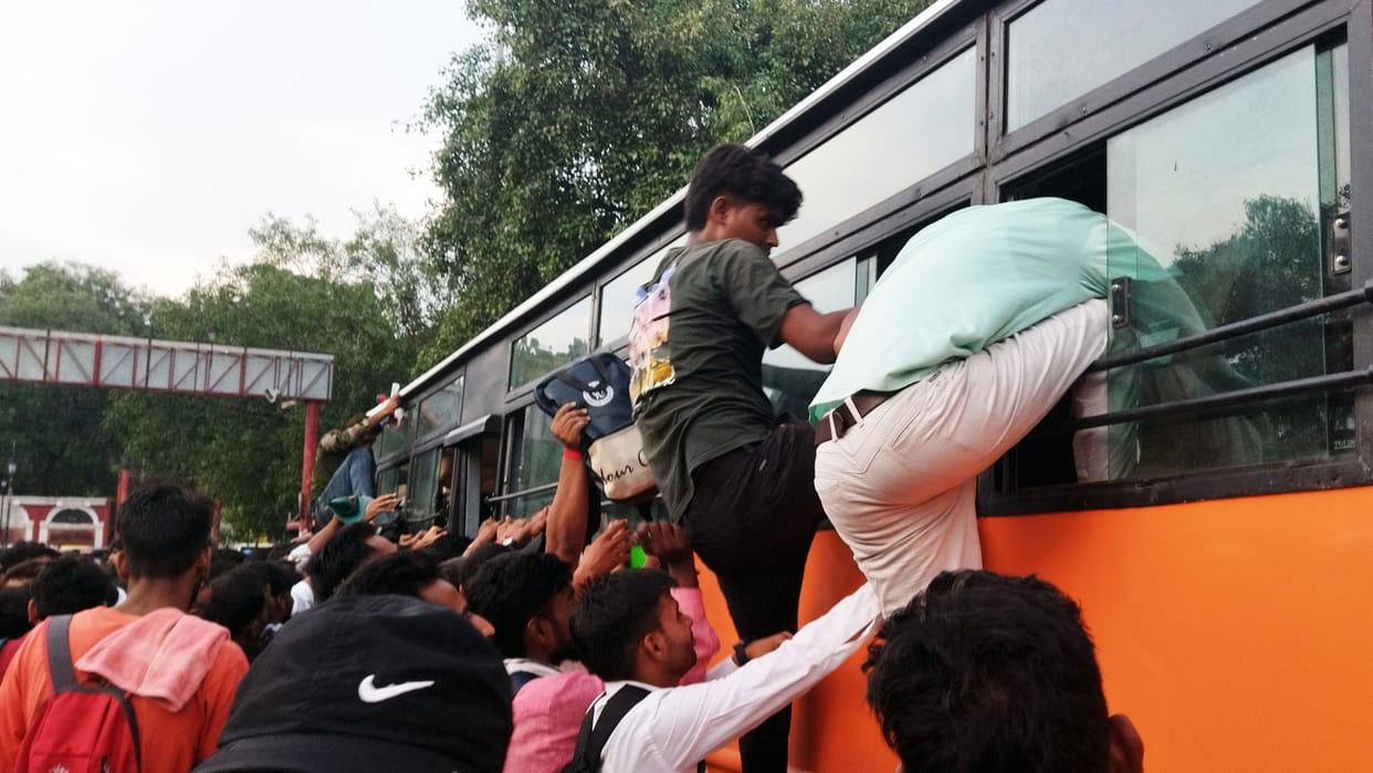 Constable Recruitment: Women candidates face trouble due to pushing and shoving, chaos throughout the day
