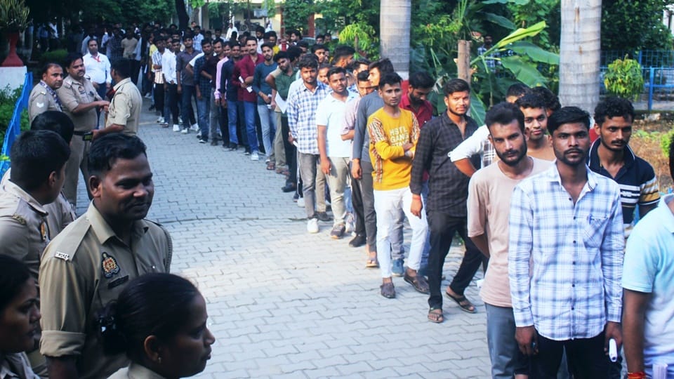 Sipahi Bharti Exam: Big challenge for UP Police.