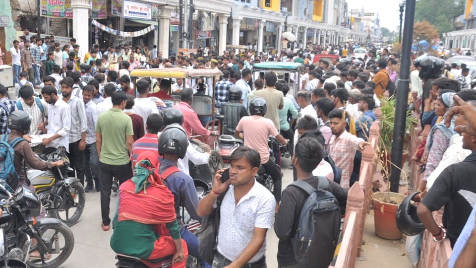 UP Police Constable Exam 2024 Aspirants crowd hotels in Moradabad meals run out due to High Demand