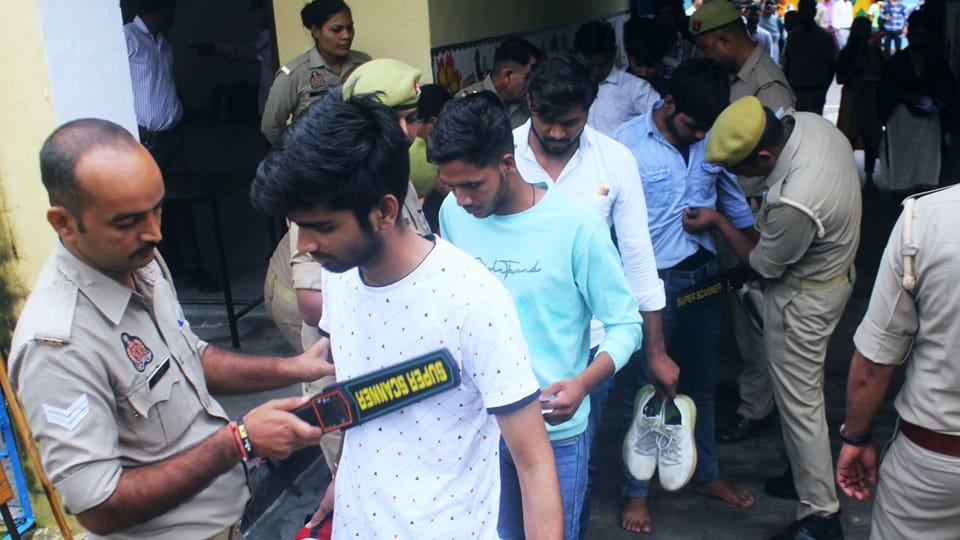 police recruitment exam in Firozabad solver arrest up police bharti