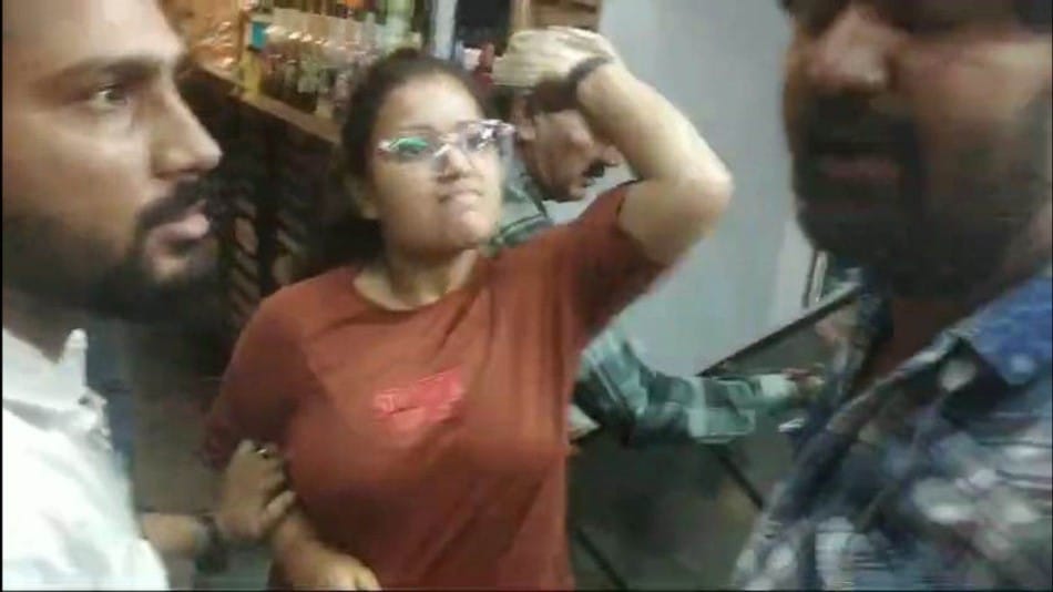 indore news nagar nigam removal action girl slapped meghdoot meghdoot chopati garden