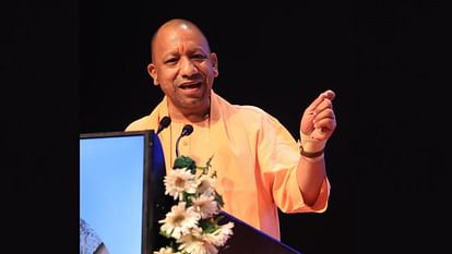 CM Yogi Adityanath addressed investors in Lucknow.