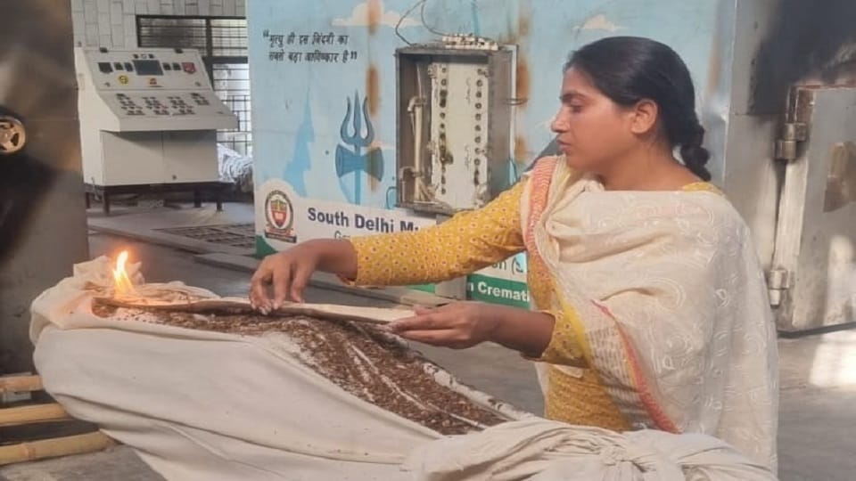 Delhi: Pooja became the messenger to get salvation to unclaimed dead bodies