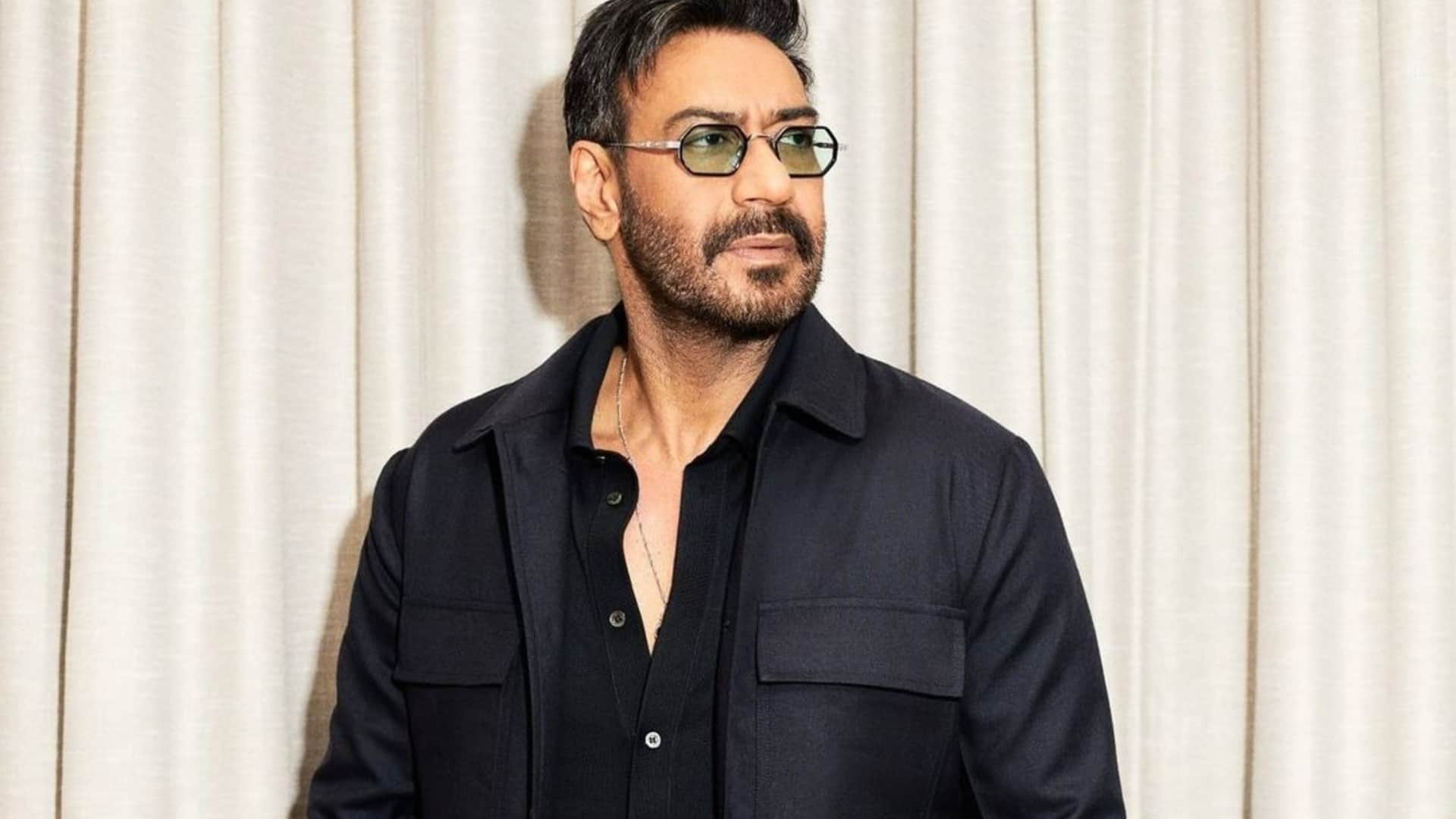 Bollywood celebs who acted in Bhojpuri FIlms Amitabh Bachchan Mithun Chakraborty Dharmendra Hema Malini