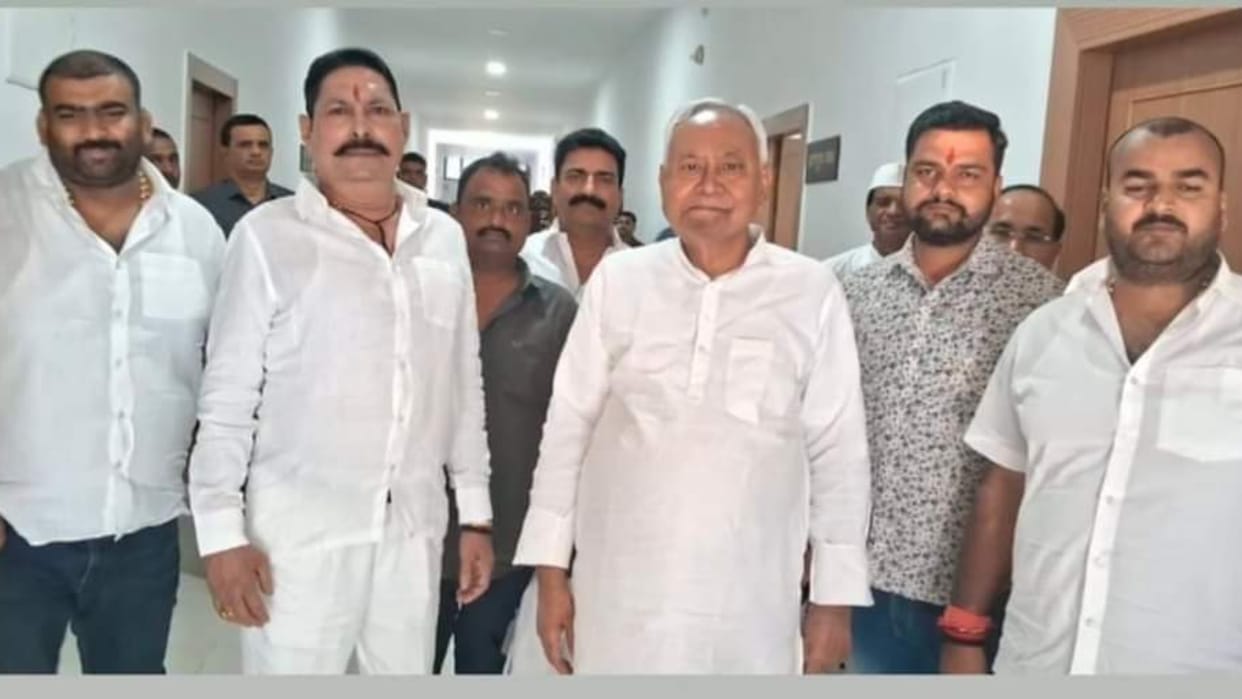 Bihar News : Bahubali Anant singh met CM Nitish Kumar, announced to contest bihar assembly elections