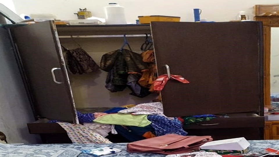 Looting by taking family hostage in Ozone City
