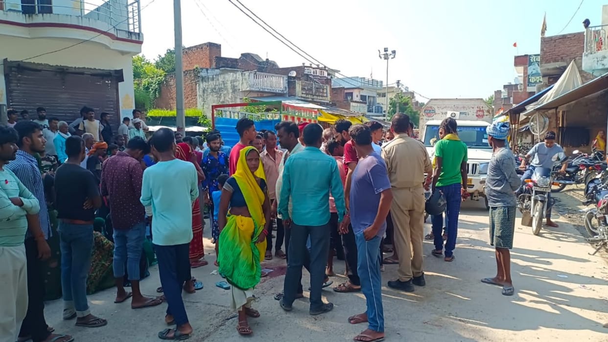 Teenager dies after being hit by TLM machine, accident occurs in Sangramgarh area