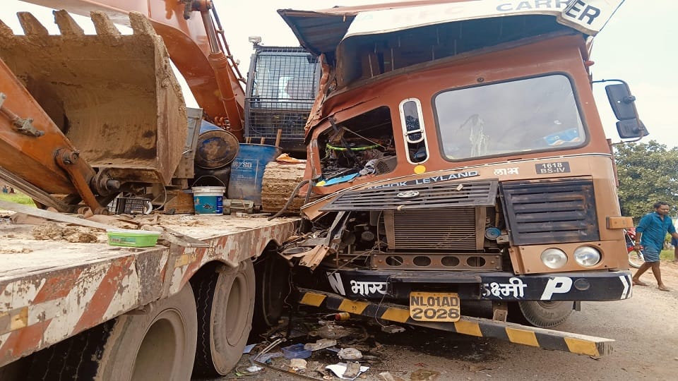 Horrific road accident in Ramanujganj ring road container driver died in Balrampur Ramanujganj