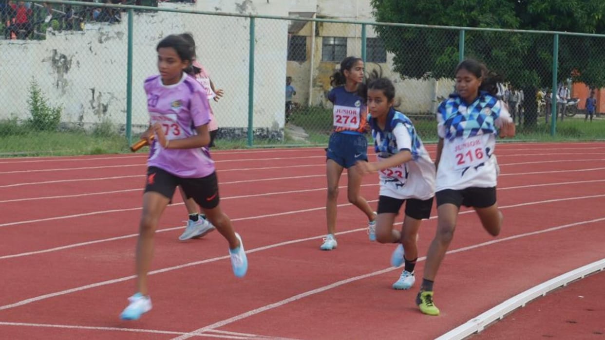 Daughters number one in 600 and 800 meter race in athletics Anshika-Sakshi won badminton