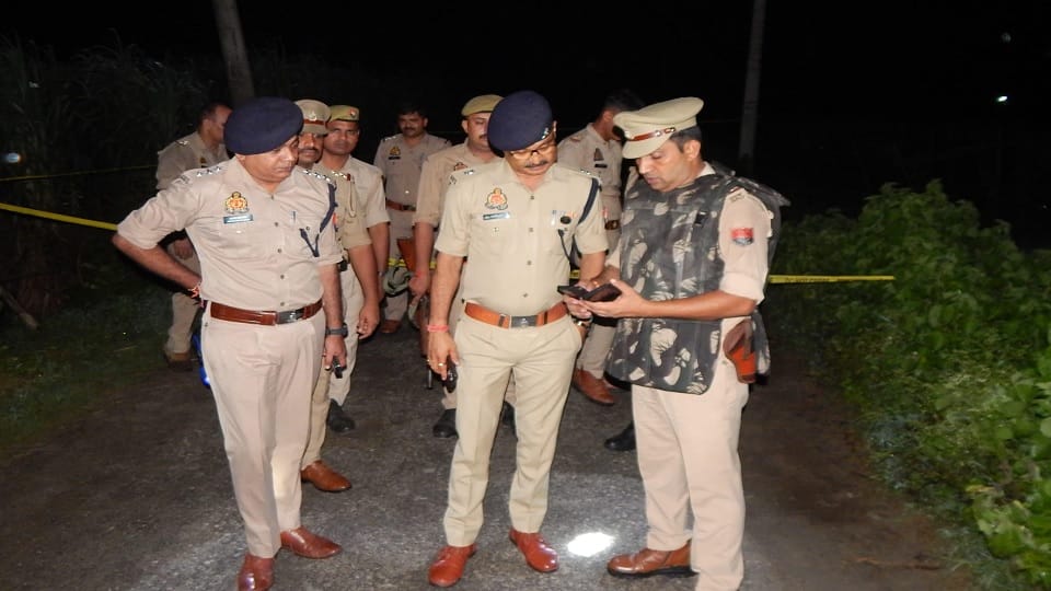 Criminals caught encounter Moradabad, two criminals got shot in leg, looted from Jan Seva Kendra operator