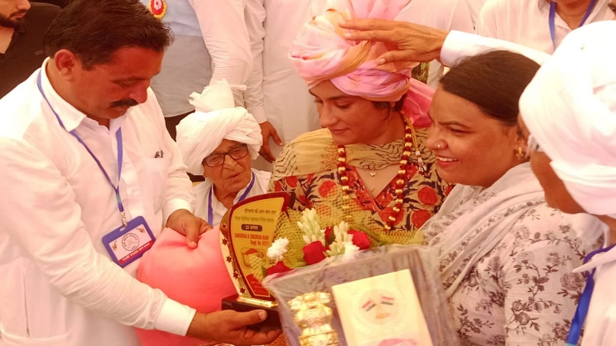 Vinesh Phogat was honoured with gold medal in Rohtak, Sarv Khap honoured her with a medal made of pure gold
