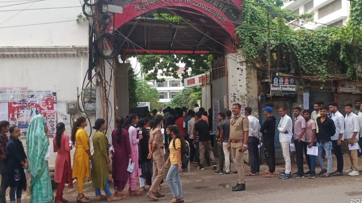 giving constable recruitment exam even after doing B.Tech 22 thousand candidates absent from 80 centers