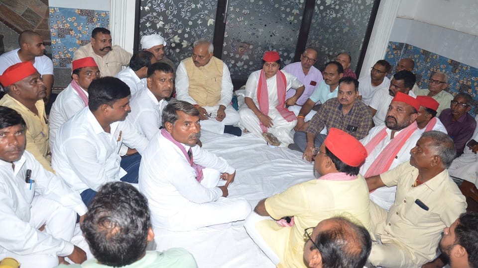 Leader of opposition party reached home to express condolences in Postal Superintendent suicide case
