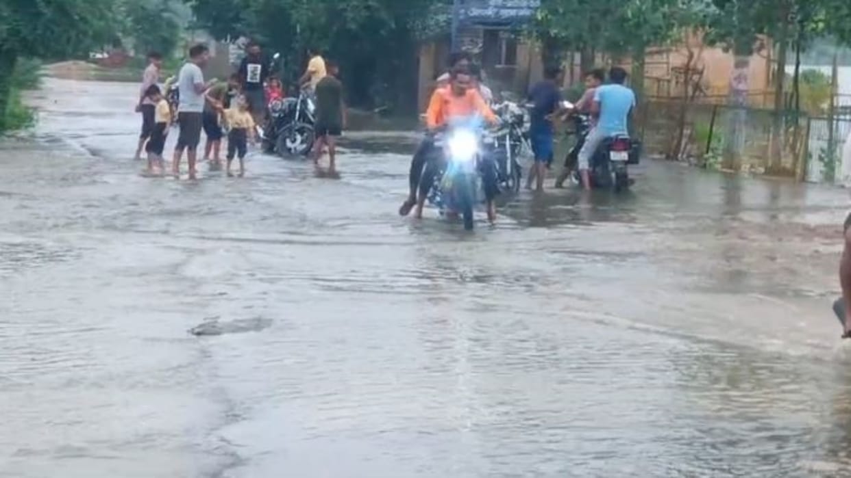 Sawai Madhopur : Due to continuous rains, the road from Barwada-Shiwad to Jaipur closed on Chauth